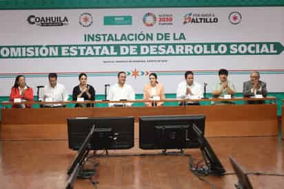 Manolo Jiménez toma protesta a miembros de la Comisión Estatal de Desarrollo Social