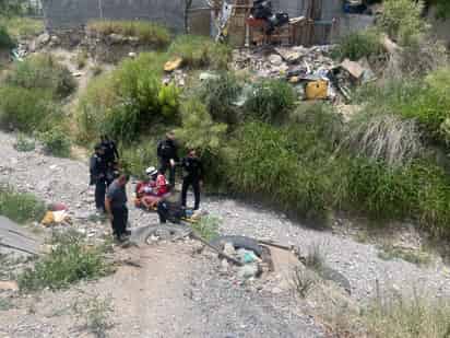 Encuentran a hombre con probable intoxicación en el fondo de un arroyo