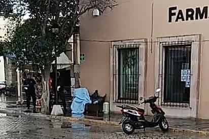 En una banca se registró la muerte de un hombre en Parras de la Fuente