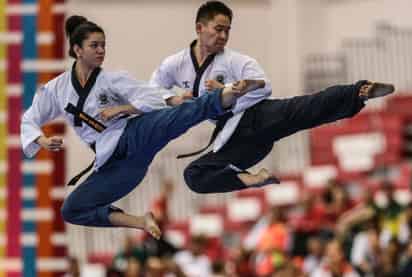 El Poomsae freestyle combina la técnica tradicional del poomsae con elementos creativos como música, acrobacias y coreografía. (Especial)
