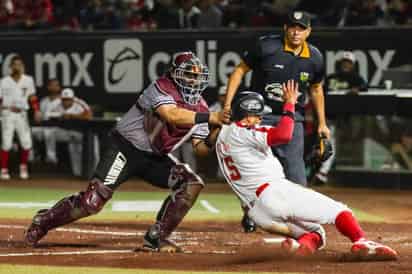 Con una gran jugada en el plato, tras tiro de Escobedo, José Félix evitó otra carrera de los Astados.