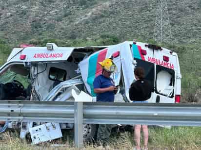 Muere una bebé luego de que un tráiler impactara la ambulancia en la que viajaba