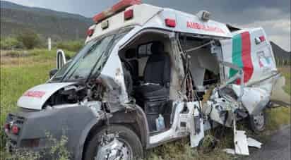 Muere bebé luego de que tráiler embistiera ambulancia en la que viajaba