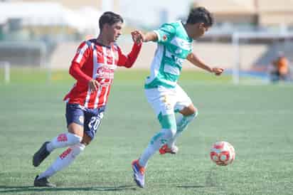 El encuentro en la categoría Sub-19, disputado en el campo sintético del
TSM, fue muy cerrado de principio a fin, finalizando 1-1. (Cortesía)