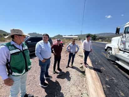 Alcalde de Lerdo supervisó obras de pavimentación de calle Aquiles Serdán en Ciudad Juárez