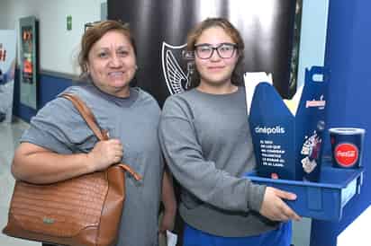 Diana y Giovana Carolina.
