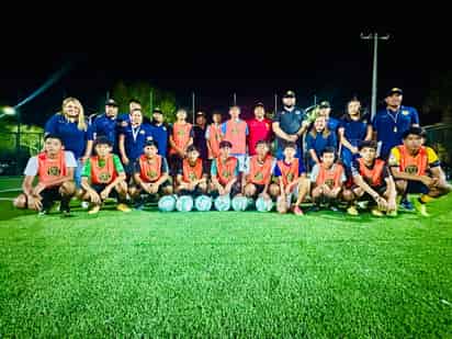 Invitan a niños y jóvenes a la academia de futbol 'Apaches TRC'