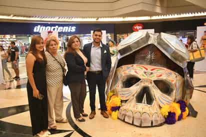 Yuliana, Martha Martínez, Martha Sandoval y Alex Daniel.