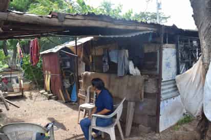 Evitando comparaciones con otros países, Inegi presenta reducción de pobreza con AMLO