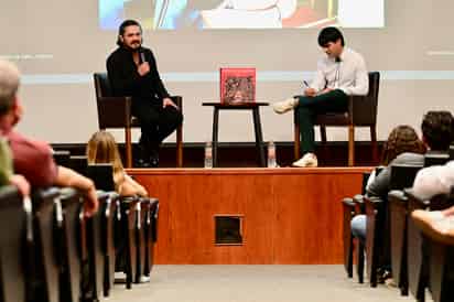 Román Eguía y Aldo Valdés en la presentación del libro Verdad. EL SIGLO DE TORREÓN / Enrique Terrazas