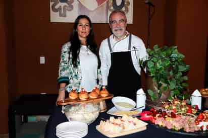 María García y Chef Efrén Soto.