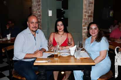Esaú, Diana y Elizabeth.