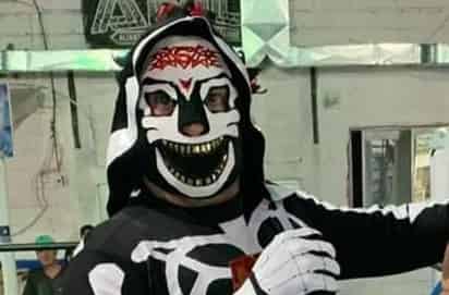 Toda una leyenda del pancracio, la Súper Parka, el conocido Remo Banda, viene a despedirse de los aficionados laguneros. (Especial)
