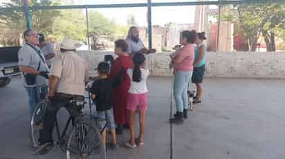 Llevan vacunación y desparasitación gratuita de mascotas al ejido Venecia