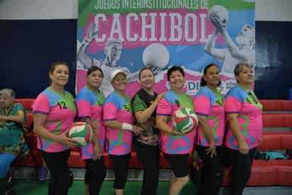 Adultos mayores participan en Torneo Interinstitucional de Cachibol