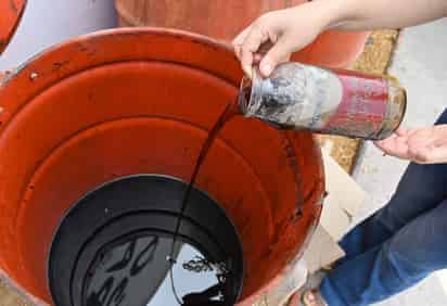 El vertido indecuado del aceite genera contaminación.