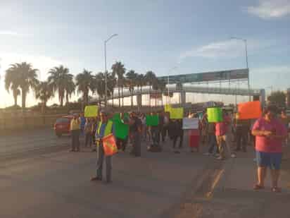 Manifestantes bloquean periférico de Torreón por falta de agua