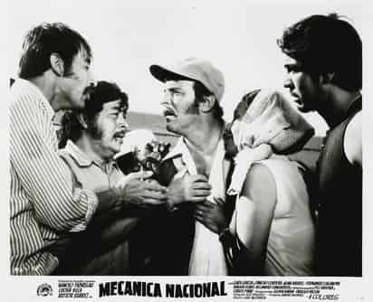 La cara festiva del mexicano en Mecánica Nacional.