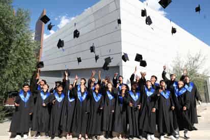 Más juveniles santistas graduados del Colegio Orlegi, es la cuarta generación
