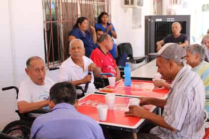 Organizan convivencia con huéspedes del asilo de ancianos de San Pedro