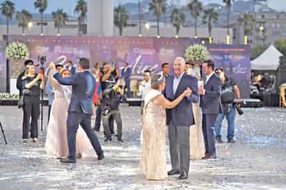 Con baile en la Plaza Mayor, comienzan los festejos por el Mes del Adulto Mayor