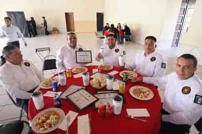 Honran y reconocen heroísmo de Bomberos en Arteaga