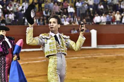 Lagunero Arturo Gilio corta tres orejas en San Luis Potosí