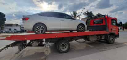 Aseguran en Torreón a conductor que circulaba en automóvil con reporte de robo vigente