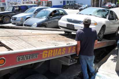 Cobros de grúas en Torreón rebasan la Ley de Ingresos, denuncia regidor de Morena