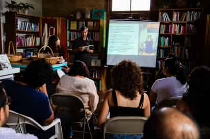 Metodología. El taller, cuyo objetivo consistió en compartir las características y herramientas de las llamadas narrativas del yo, se dividió en dos sesiones de tres horas cada una.