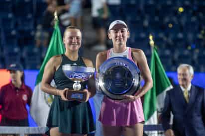 Diana Shnaider (i) y Ekaterina Alexandrova (d) dieron una gran exhibición anoche en la final del Abierto GNP de Monterrey.
