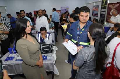 Jóvenes laguneros enfrentan el mercado laboral con más herramientas en inglés y certificaciones