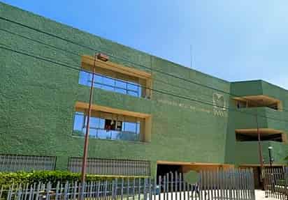 Muere ex comandante ministerial en un baño del IMSS