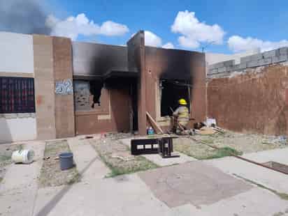 Bomberos sofocan incendio en vivienda abandonada de Rincón de la Joya