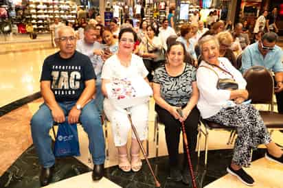 Roberto Rivera, Patricia Ruelas de Rivera, Keta Siller y Rosalinda Aparicio.