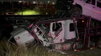 Muere trailero que sufrió accidente en Saltillo