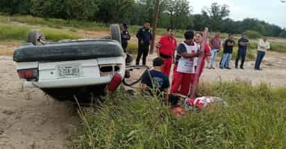 Matrimonio sufre volcadura en la carretera Torreón–San Pedro, ambos fueron hospitalizados