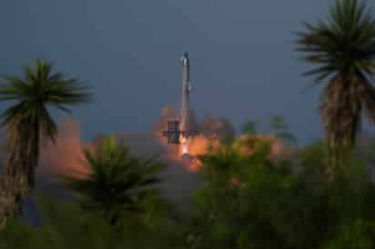 SpaceX lanza cohete con 8 satélites simulados y caen en el océano Índico