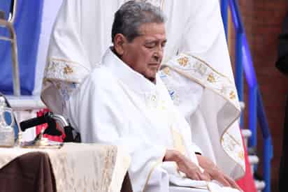 Padre Zatarain regresa a terapia intensiva; Diócesis de Torreón mantiene llamado a la oración