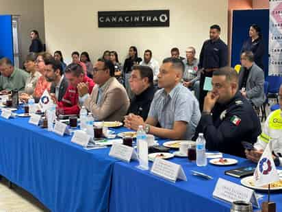 Canacintra Gómez Palacio entrega reconocimientos en su Desayuno Empresarial