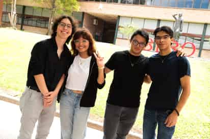 Diego Gutiérrez, Sabrina Guerrero, Andrés Lozano y
Emilio Zaldívar