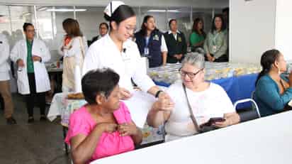 Celebran Día Nacional de Personas Adultas Mayores en clínica 16 de Torreón