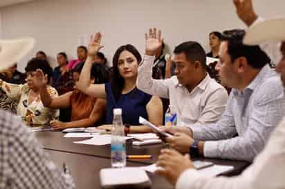 Toman protesta a regidor y secretario del Ayuntamiento en Madero