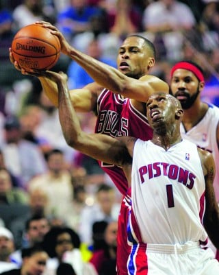 Pistones de Detroit perdieron ayer por 108 puntos contra 92 ante los Toros de Chicago, y tendrán que esperar para avanzar a las finales de la Conferencia Este de la NBA. (AP)