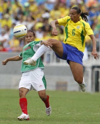 Con goles de de Rossana Augusto a los minutos 59 y 65 Brasil logró su pase a la final del torneo de los Juegos Panamericanos, al vencer 2-0 a México. (Jam Media)