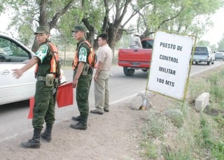 Con el apoyo del Ejército el Gobierno Federal debe aplicar toda la fuerza del Estado,  contra el narcotráfico para poner orden en esta problemática que se ha desbordado de manera escandalosa, afirman.