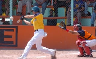 La Selección Laguna de la Sección 35 del SNTE calificó a la semifinal de la Categoría Super Master, al vencer  ayer al equipo Durango Rieleros por 12-1. (Fotografía de Jesús Galindo López)