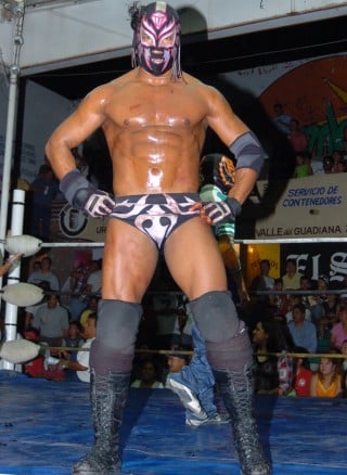 Diamante Negro buscará coronarse el próximo jueves en el primer Torneo Rey Aéreo, donde junto con otros valores laguneros alternará con estelares del CMLL. (Fotografía de Ángel Padilla)