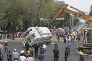 Durante el desfile deportivo en conmemorativo al Aniversario de la Revolución Mexicana en la Ciudad de
México se registraron dos percances. (El Universal)