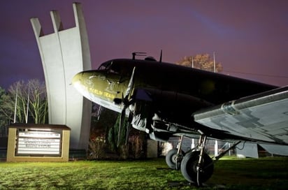 Avion de carga C-47 en exhibición